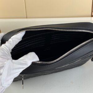 Clutch Louis Vuitton LV Kasai Damier Graphite Sieu Cap Hoa Tiet Ke O 24cm 3.jpg