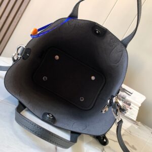 Tui Louis Vuitton LV Blossom PM Mahina Mau Den Sieu Cap 2.jpg