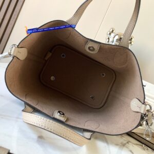 Tui Louis Vuitton LV Blossom PM Mahina Mau Den Sieu Cap 20x20x12 6.jpg