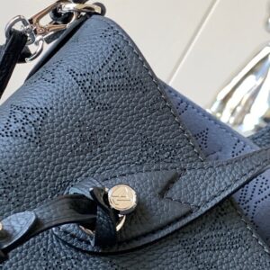 Tui Louis Vuitton LV Blossom PM Mahina Mau Den Sieu Cap 5.jpg
