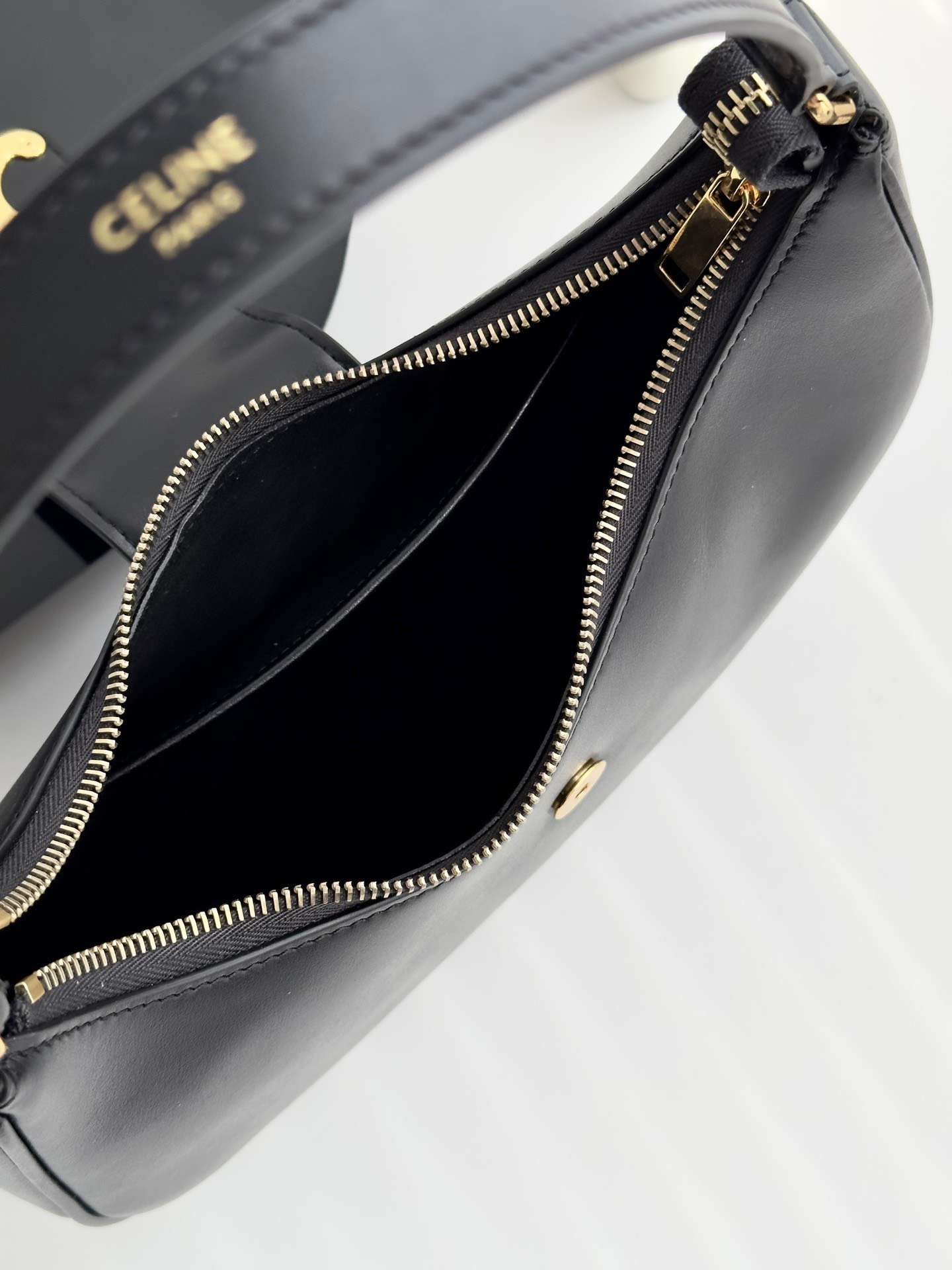 Tui Xach Celine Triomphe Sieu Cap Dang Cong Mau Den Da Li 23x14x7cm 3.jpg