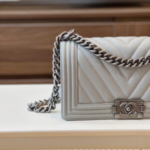 Tui Xach Chanel Boy Medium Replica 11 Khoa Bac Mau Xam 25cm 4.jpg