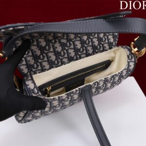 Tui Xach Dior Saddle Yen Ngua Canvas Theu Tay 25.5x20x6 9 1.jpg