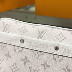 Tui Xach Hang Hieu Louis Vuitton LV Alpha Hoa Tiet Monogram Mau Trang 24x16x8cm 5.jpg
