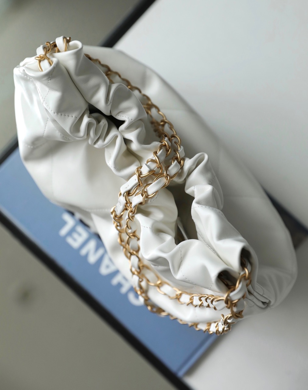 Tui Xach Like Auth Chanel 22 Shopping Nu Chat Da Min Mau Trang 35cm 6.jpg