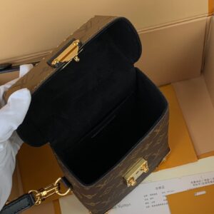 Tui Xach Louis Vuitton LV Camera Box Monogram Like Auth 12.5x17 1.jpg
