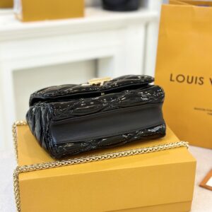Tui Xach Louis Vuitton LV Twist Nu Mau Den Bong Like Auth 23cm 4 scaled 1.jpg