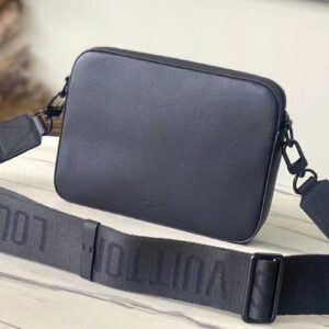 Tui Xach Nam Louis Vuitton LV Fastline Mau Den Sieu Cap 2.jpg