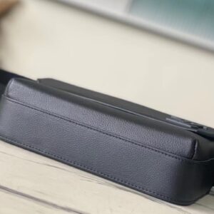 Tui Xach Nam Louis Vuitton LV Fastline Mau Den Sieu Cap 7.jpg
