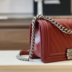 Tui Xach Nu Chanel Boy Medium Rep 11 Hoa Tiet Chu V Mau Do 25cm 4.jpg