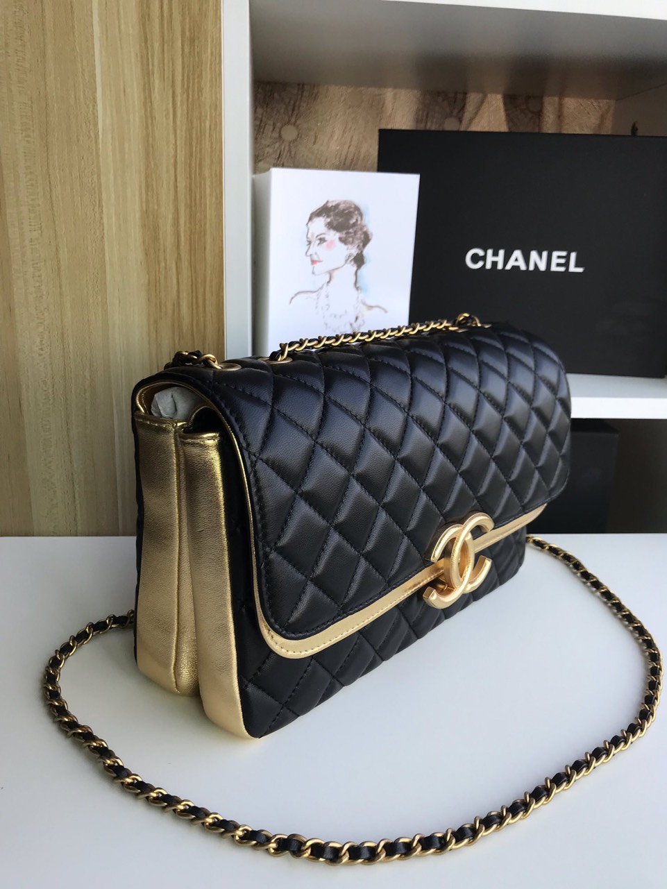 Tui Xach Nu Chanel Qua Tram Mau Den Da Li Mix Vang 25cm 1.jpg