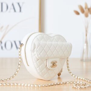 Tui Xach Nu Chanel The One Like Auth Hinh Trai Tim Mau Trang 16.5x18x6 1.jpg