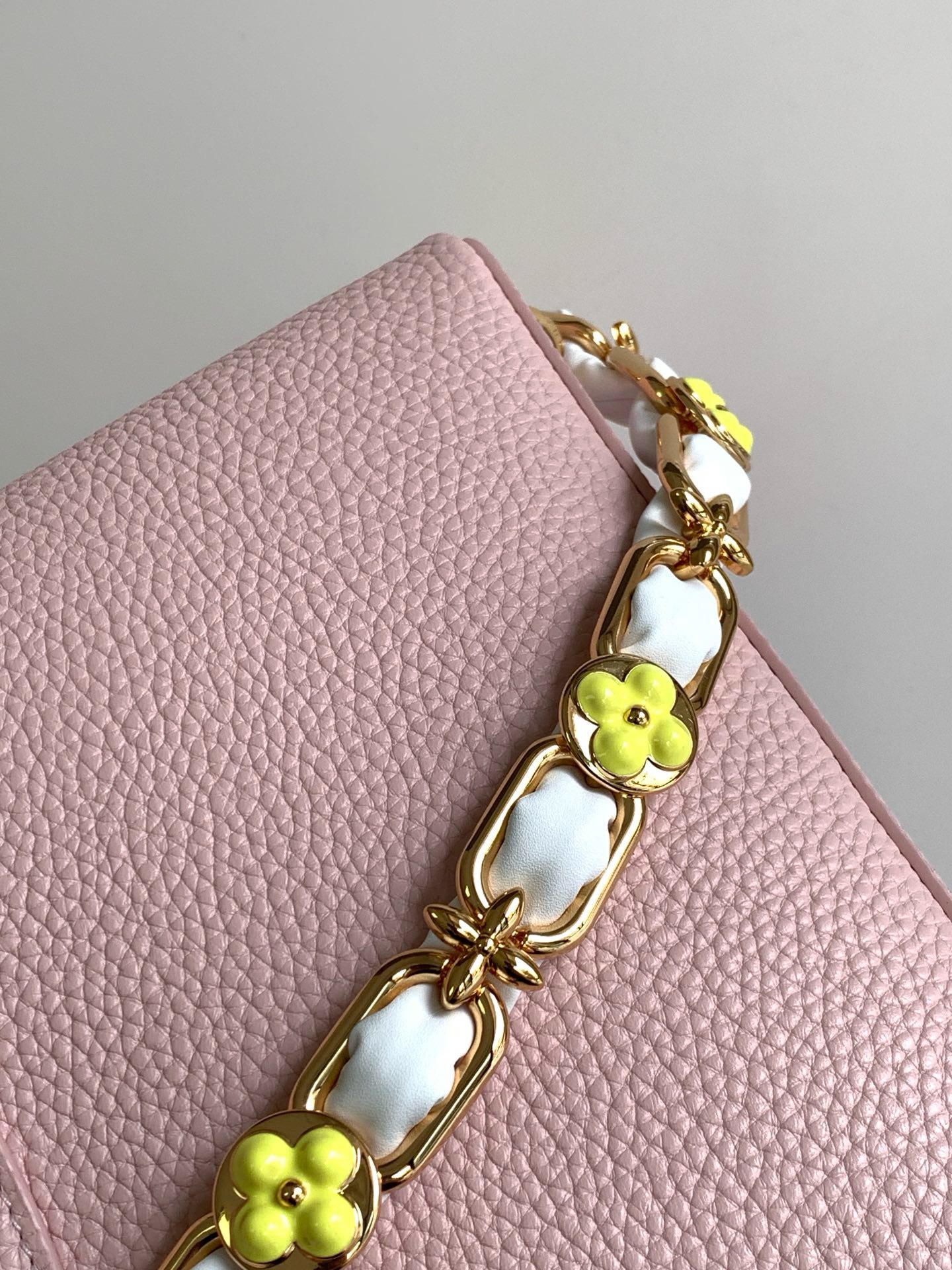 Tui Xach Nu Hang Hieu Louis Vuitton LV Capucines BB Mau Hong 27x18x9cm 5.jpg