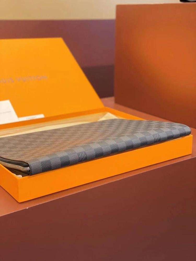 bbb61596 4c33 43d8 8857 ca8f1120cade 750x1000 yAT6NUnXjvEpbq5y8M5uZrlzXiLczFIi3433bGDZ.jpg