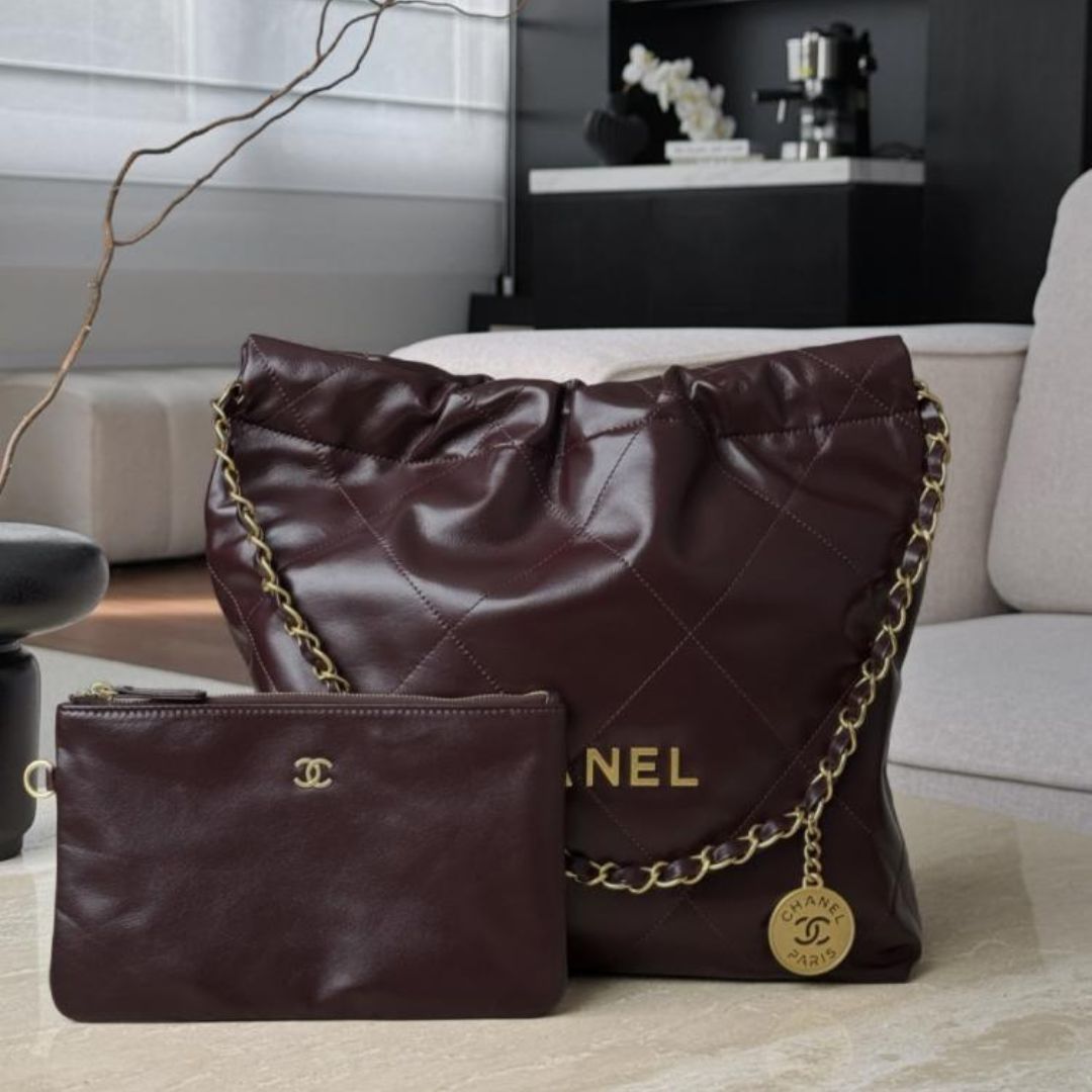 Chanel 22 handbag in Burgundy