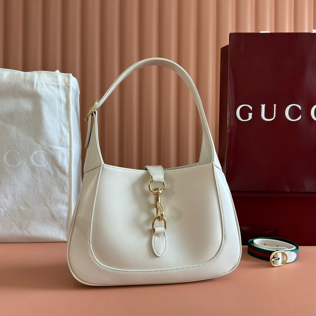 JACKIE SMALL SHOULDER BAG 27 IN WHITE CALFSKIN GOLD HARDWARE